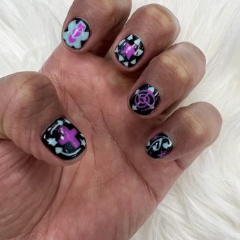 San Clemente Nails and Waxing Spa - Nail art fun with Yen - Nail Salons Near Me - San Clemente, California