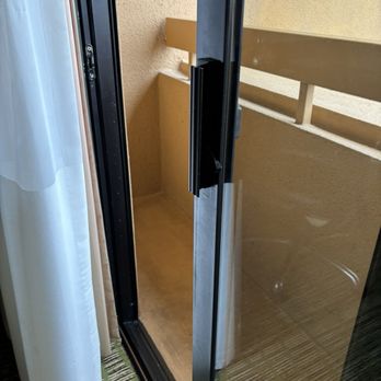 San Diego Marriott La Jolla - 'Balcony' that you can barely squeeze out onto - Hotels Near Me - La Jolla, California
