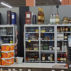 Giant Eagle - liquor store