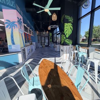 Playa Bowls - Seating - Acai Bowls Near Me - Virginia Beach, Virginia
