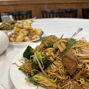 Jade Garden - Vegetable Lo Mein with tofu - Chinese Near Me - Boston, Massachusetts Jade Garden - Vegetable Lo Mein with tofu - Chinese Near Me - Boston, Massachusetts