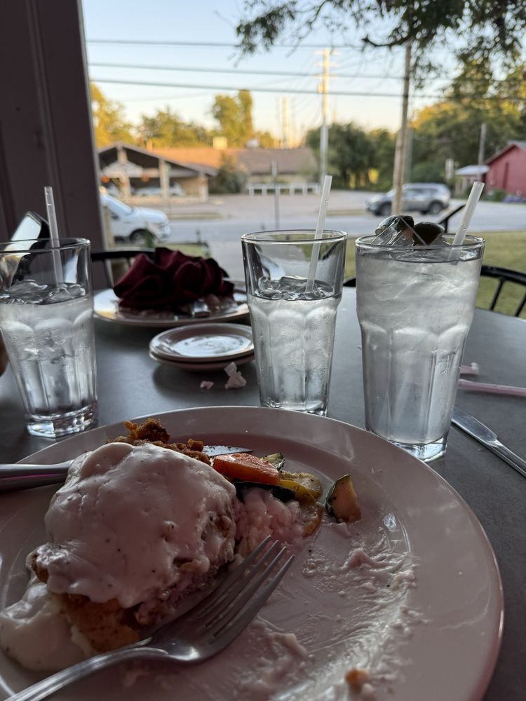 Riverhouse Grill Logo