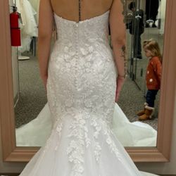 David's Bridal - Here's another picture of the back to prove it was not bunched up before they altered it