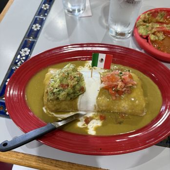 Guacamole bowl - Pretty funny with the green sauce, white sour cream and red sauce, the Mexican flag colors. - Mexican Near Me - Canby, Oregon Guacamole bowl - Pretty funny with the green sauce, white sour cream and red sauce, the Mexican flag colors. - Mexican Near Me - Canby, Oregon