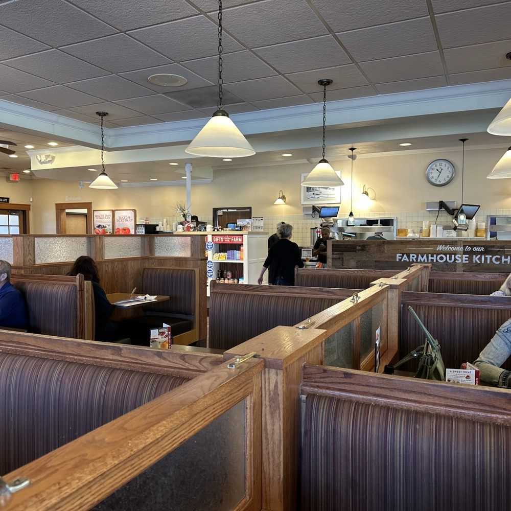 Bob Evans - Inside - Breakfast & Brunch Near Me - Flint, Michigan Bob Evans - Inside - Breakfast & Brunch Near Me - Flint, Michigan