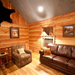 Bear Creek Log Cabins - The Lake House Living Room