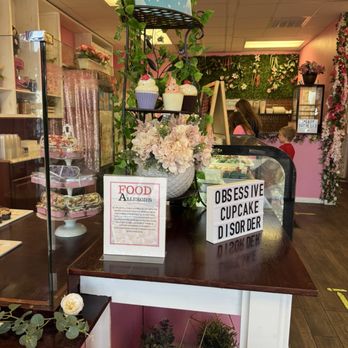 Frostings Cakeshop - Cupcakes Near Me - Cameron, North Carolina
