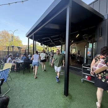 Headlands Brewing - Patio with plenty of seats - Beer Gardens Near Me - Walnut Creek, California Headlands Brewing - Patio with plenty of seats - Beer Gardens Near Me - Walnut Creek, California