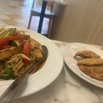 Mamak Vegan Kitchen - Singapore Rice Noodle and Curry Pie (4 Pieces) - Vegan Near Me - Chamblee, Georgia Mamak Vegan Kitchen - Singapore Rice Noodle and Curry Pie (4 Pieces) - Vegan Near Me - Chamblee, Georgia