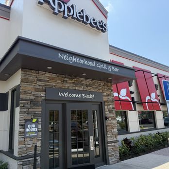 Applebee's Grill + Bar - Outside of establishment - Sports Bars Near Me - Sarasota, Florida Applebee's Grill + Bar - Outside of establishment - Sports Bars Near Me - Sarasota, Florida