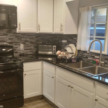 Viking Motel - Full kitchen with appliances and utensils - Hotels Near Me - Ventura, California Viking Motel - Full kitchen with appliances and utensils - Hotels Near Me - Ventura, California