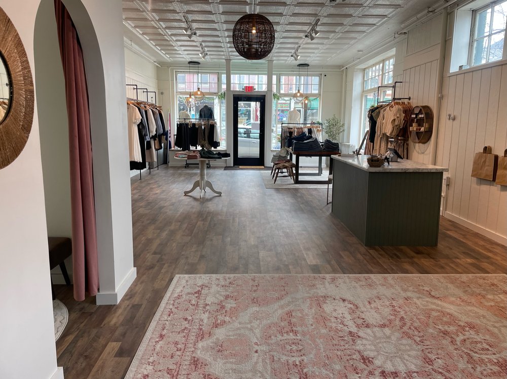 The Shop on Main St. Logo