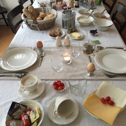 Wijde Steeg Grou - Breakfast table