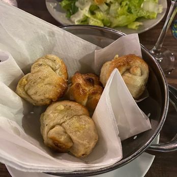 Pizzetta's Pizzeria - garlic knots - Pizza Near Me - Leland, North Carolina