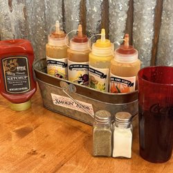 Smokin' Bros Barbecue - Sauces & Coca Cola