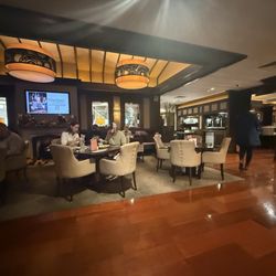 The Elm Tree - Inside