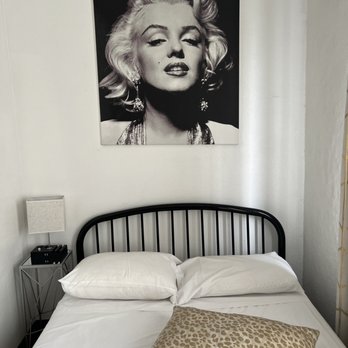 Libra Hotel - Squeaky cheap bed - Hotels Near Me - Los Angeles, California Libra Hotel - Squeaky cheap bed - Hotels Near Me - Los Angeles, California