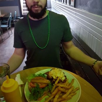 Bistro 422 Bar & Grill - Dive Bars Near Me - Toronto, Ontario