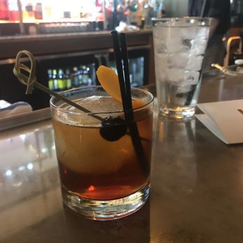 Holloways Bar - Lounges Near Me - Chicago, Illinois