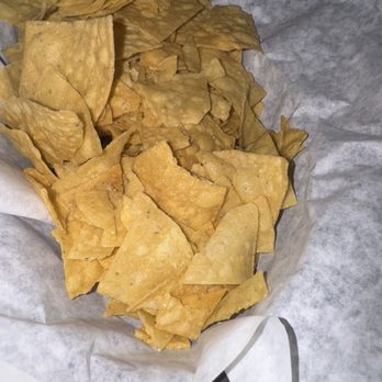 El 7 Mares Restaurant - Complimentary chips - Mexican Near Me - Los Angeles, California El 7 Mares Restaurant - Complimentary chips - Mexican Near Me - Los Angeles, California