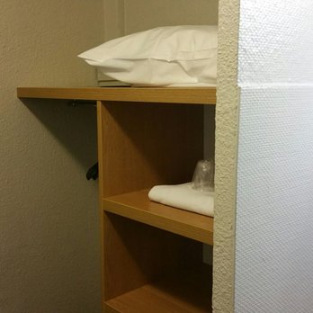 B&B Hôtel Quimper Sud Bénodet - Rangement entrez de la chambre - Hotels Near Me - Quimper, 29