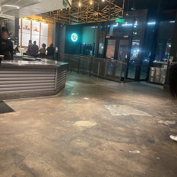 Shake Shack Canal Place - Even busy New Orleans they we're constantly cleaning. - Fast Food Near Me - New Orleans, Louisiana Shake Shack Canal Place - Even busy New Orleans they we're constantly cleaning. - Fast Food Near Me - New Orleans, Louisiana