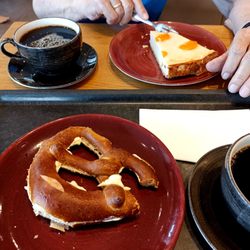Café B - Käsekuchen, Butterbrezel, zweites Frühstück