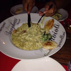 La Regina - Pasta con camarones, espinacas y 3 quesos