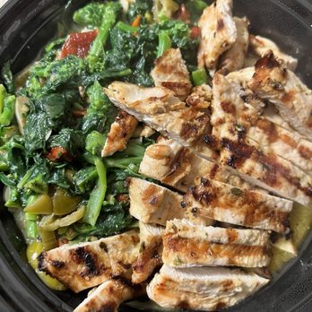 Pizza Italia NYC - Grilled chicken and broccoli rabe (also came with a side of pasta not shown) - Pizza Near Me - Seaford, New York