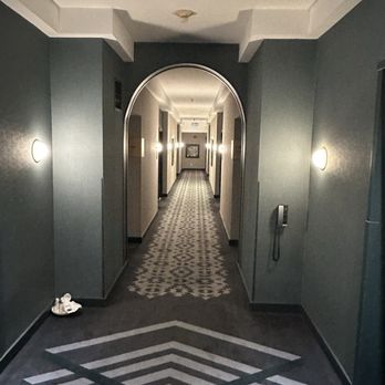 Kimpton Saint George Hotel - Hallway - Hotels Near Me - Toronto, Ontario Kimpton Saint George Hotel - Hallway - Hotels Near Me - Toronto, Ontario
