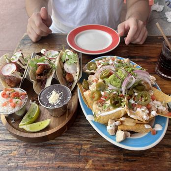 Esquina Mexicana - Nachos and Fish Tacos - Mexican Near Me - Miami Beach, Florida