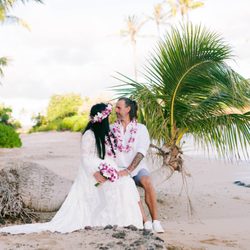 Johanna Dye Photography - Wedding and Elopement Photographer in Honolulu Hawaii