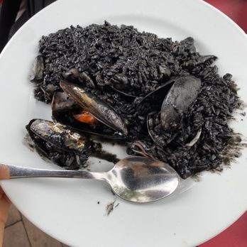 Las Delicias - Arroz Negro (Black Rice, €9,25) - comes w/ prawns, calamari, and mussels - Tapas Bars Near Me - Barcelona, B