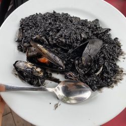 Las Delicias - Arroz Negro (Black Rice, €9,25) - comes w/ prawns, calamari, and mussels