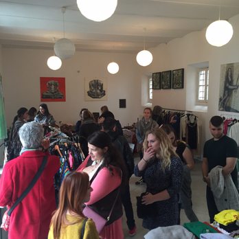 Italia Power Yoga - Mercato of used clothing event - Yoga Near Me - Florence, FI