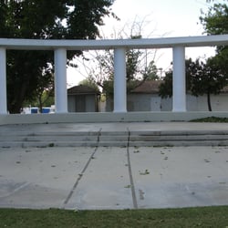 Italian Heritage Dante Association - They have trellises to put between the pillars.