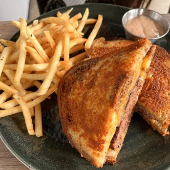 Reunion Kitchen + Drink - Hamburger - New American Near Me - Corona, California