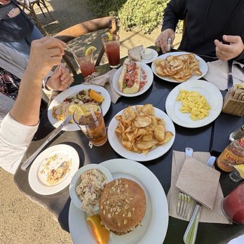 High Hand Cafe - Chicken sandwich, potato chips, omelette, scrambled eggs - New American Near Me - Loomis, California
