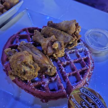 Salt  Bar & Bistro - Bars Near Me - Memphis, Tennessee