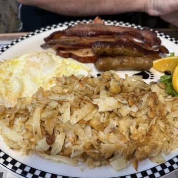 Black Bear Diner Tonopah - The Grizz - Diners Near Me - Tonopah, Arizona
