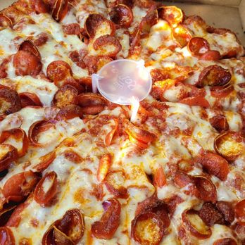 Mountain Mike's Pizza - Medium pepperoni pizza. Look at those deliciously curled pepperoni coins. - Pizza Near Me - Alameda, California Mountain Mike's Pizza - Medium pepperoni pizza. Look at those deliciously curled pepperoni coins. - Pizza Near Me - Alameda, California