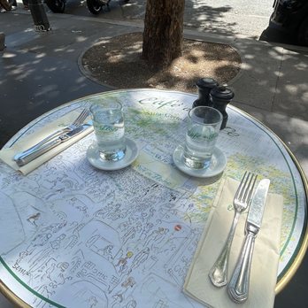 Café de Flore - Cafes Near Me - Paris, 75 Café de Flore - Cafes Near Me - Paris, 75