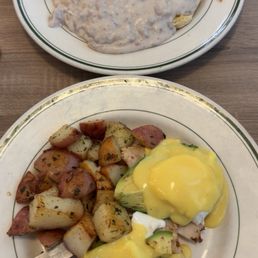 Turkey and avocado eggs, Benedict & SOS w hash browns