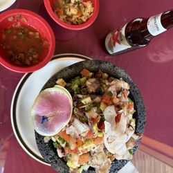 Crevice octopus and shrimp
