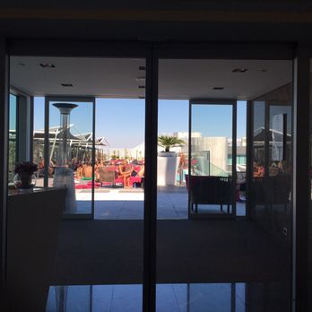 Epic Sana Lisboa Hotel - Entrance to rooftop pool during the day - Hotels Near Me - Lisbon, 11