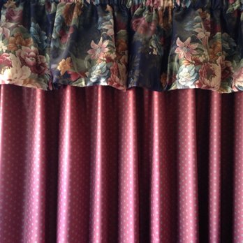 Ascot Suites - Floral curtains, perhaps from the HW Bush era? - Hotels Near Me - Morro Bay, California Ascot Suites - Floral curtains, perhaps from the HW Bush era? - Hotels Near Me - Morro Bay, California