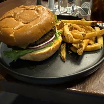 Seaports Restaurant - Cheeseburger - Lounges Near Me - Seattle, Washington
