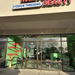 Hollywood Beauty Eyebrow Threading