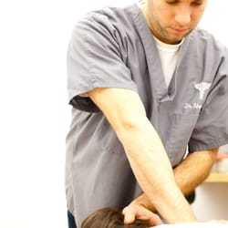 Dr Steven Shoshany performing a chiropractic adjustment
