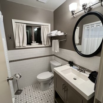 Indian Creek Lodge - Looks all new to me! Full tiled bathrooms. - Hotels Near Me - Douglas City, California Indian Creek Lodge - Looks all new to me! Full tiled bathrooms. - Hotels Near Me - Douglas City, California